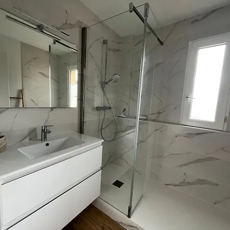 Apartment T3 En Bord De A Avec Parking Securise - Fr-1-374-235 *